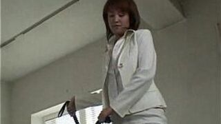 Poor slave got his body endlessly whipped by mistress - porn video